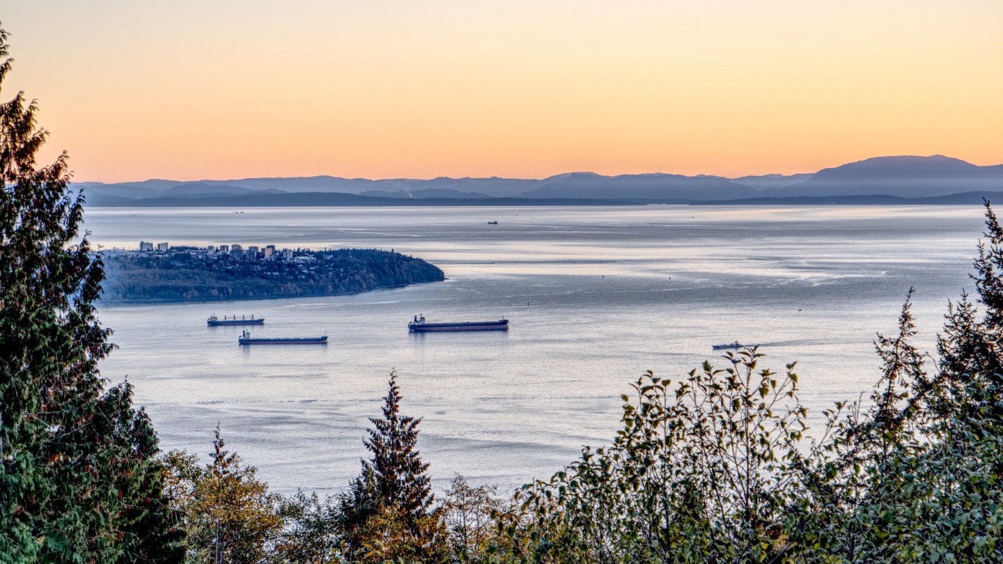 Photo over Vancouver to Mtn Baker